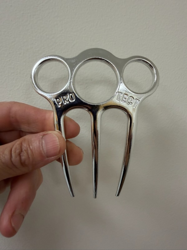 The MaybeKnot comb in chrome
