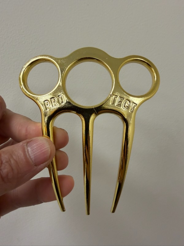 The MaybeKnot comb in gold